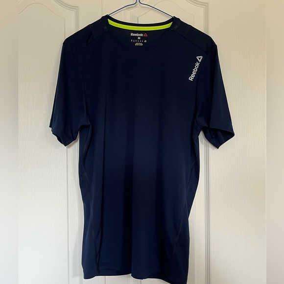 💫 2/$20 - Reebok Men’s Navy Speedwick T-shirt size M - Picture 1 of 6